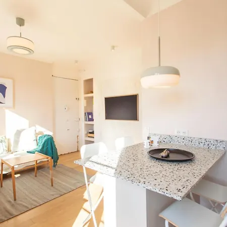 Apartment #25 2bdr Port, 5min From The Old Town Balcony, Ac&wifi Nice